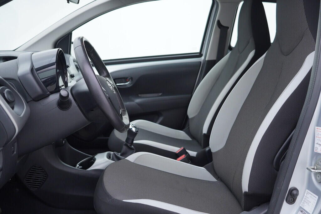 OV190V09513_22.webp_AYGO X-Play Team D 1.0  51 kW manuál