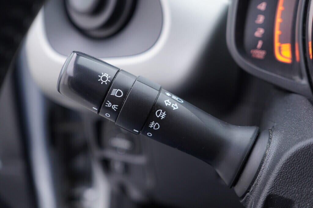 OV190V09513_23.webp_AYGO X-Play Team D 1.0  51 kW manuál