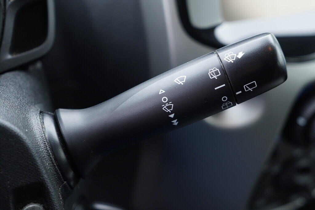 OV190V09513_24.webp_AYGO X-Play Team D 1.0  51 kW manuál