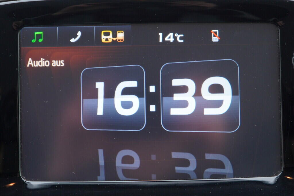 OV190V09513_28.webp_AYGO X-Play Team D 1.0  51 kW manuál
