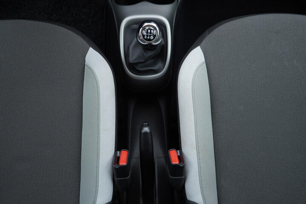 OV190V09513_31.webp_AYGO X-Play Team D 1.0  51 kW manuál