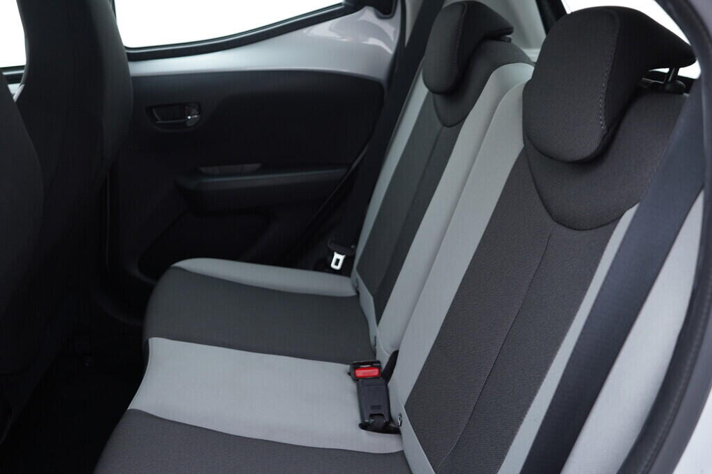 OV190V09513_33.webp_AYGO X-Play Team D 1.0  51 kW manuál