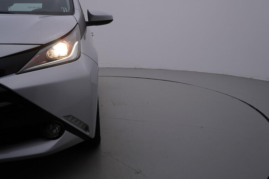 OV190V09513_38.webp_AYGO X-Play Team D 1.0  51 kW manuál