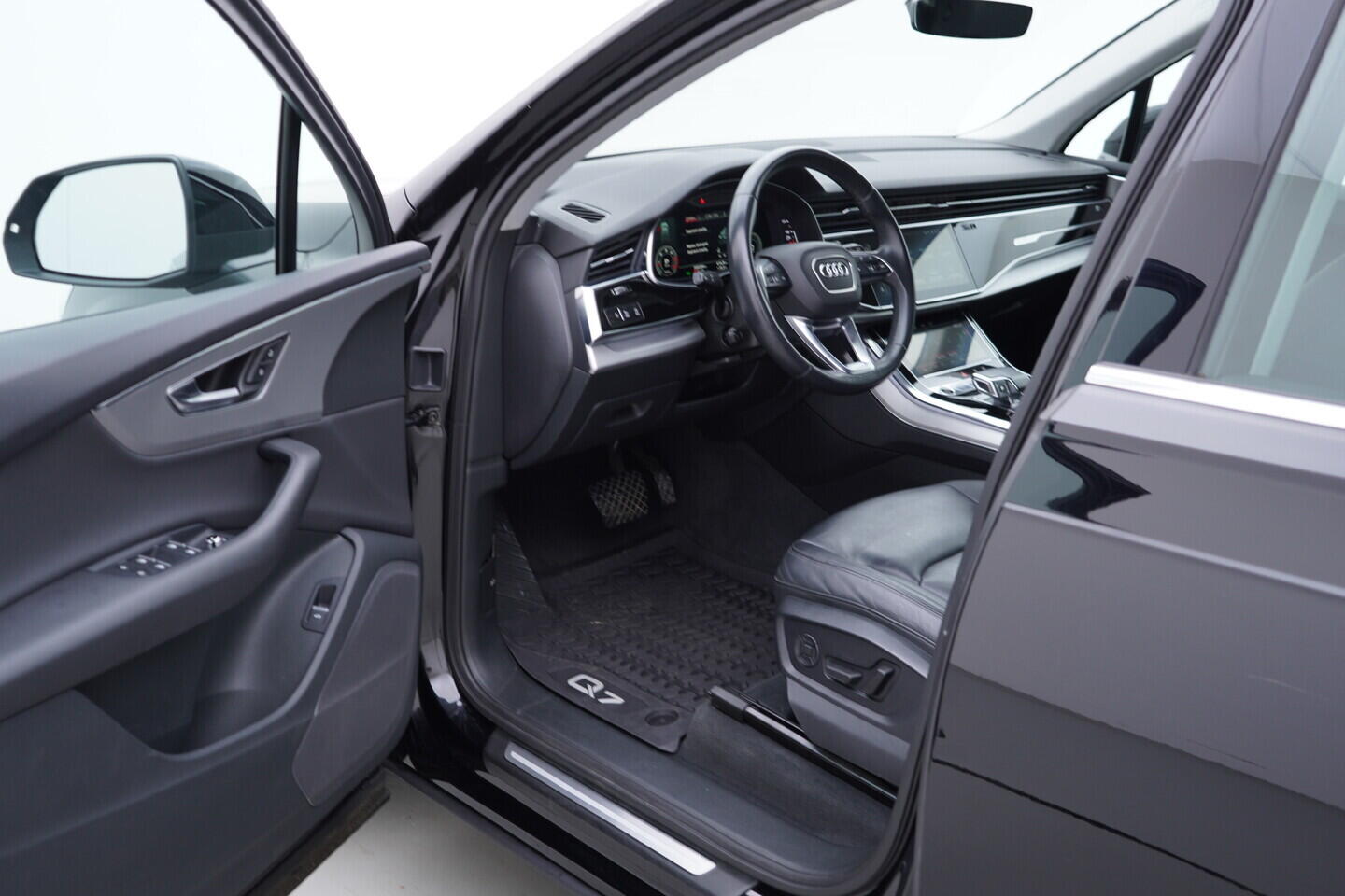 OV190V09519_18.webp_Q7  3.0 TDI 210 kW automat, DPH