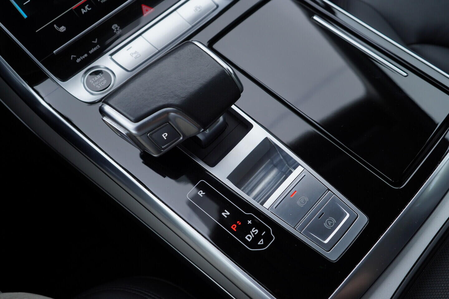 OV190V09519_44.webp_Q7  3.0 TDI 210 kW automat, DPH