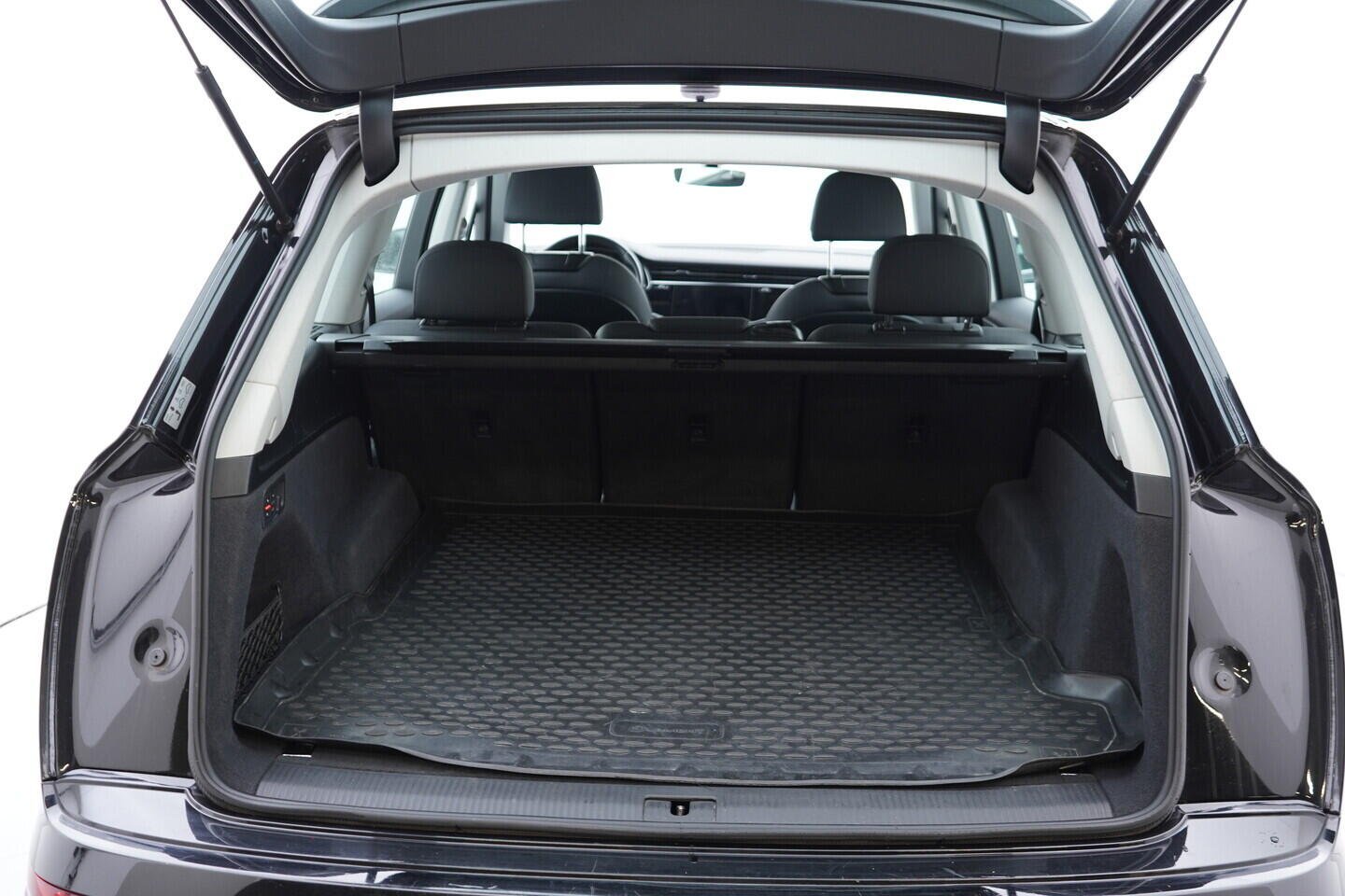OV190V09519_49.webp_Q7  3.0 TDI 210 kW automat, DPH
