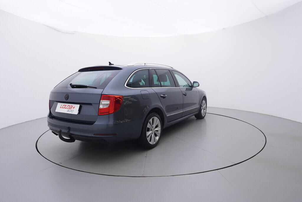 OV190V09523_14.webp_SUPERB Elegance 2.0 TDI 103 kW manuál