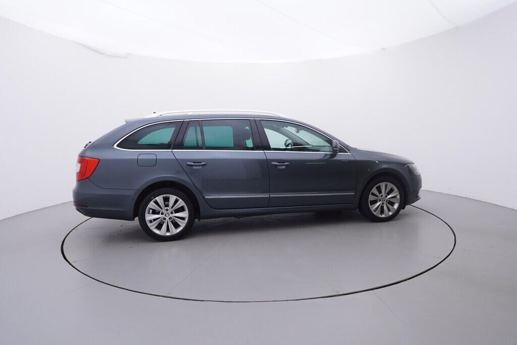 OV190V09523_15.webp_SUPERB Elegance 2.0 TDI 103 kW manuál