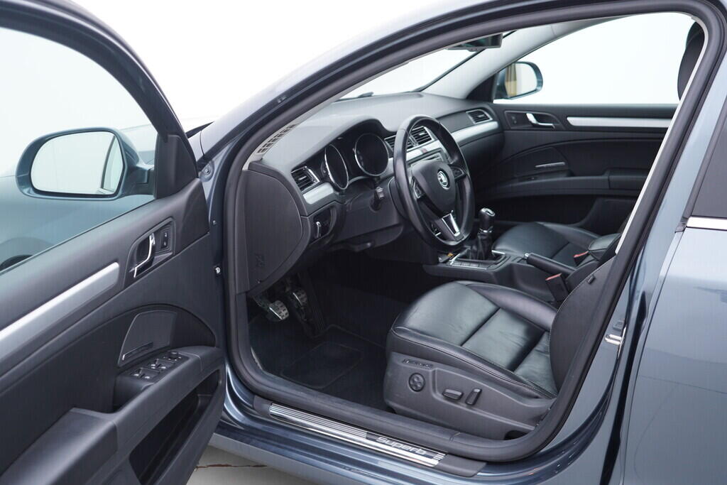 OV190V09523_18.webp_SUPERB Elegance 2.0 TDI 103 kW manuál