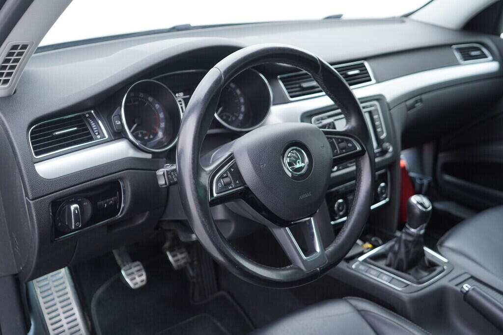 OV190V09523_23.webp_SUPERB Elegance 2.0 TDI 103 kW manuál