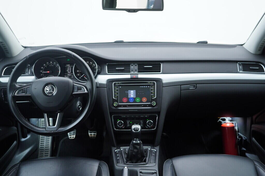 OV190V09523_27.webp_SUPERB Elegance 2.0 TDI 103 kW manuál