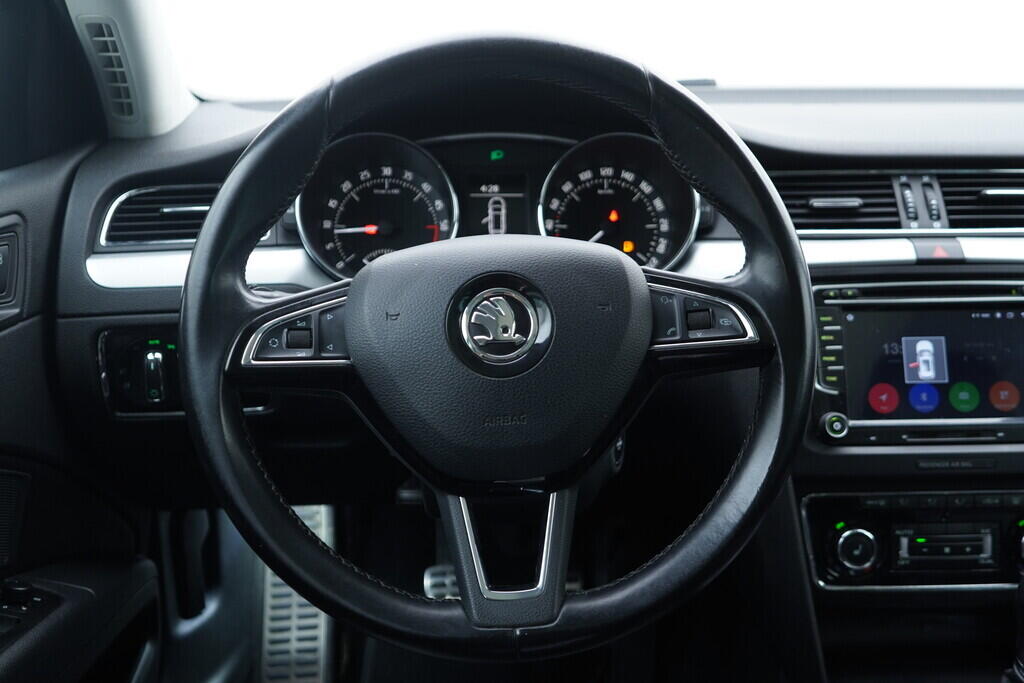 OV190V09523_28.webp_SUPERB Elegance 2.0 TDI 103 kW manuál