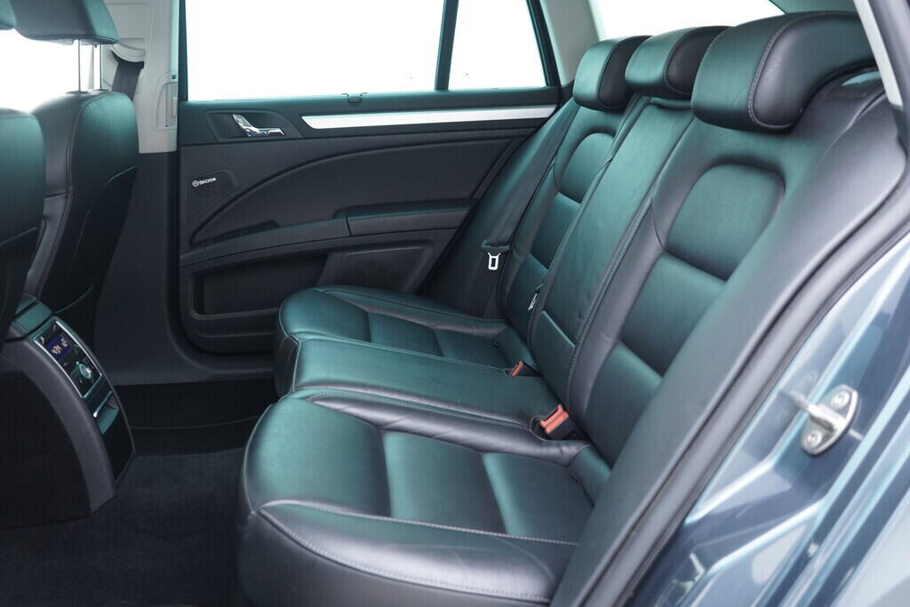 OV190V09523_35.webp_SUPERB Elegance 2.0 TDI 103 kW manuál