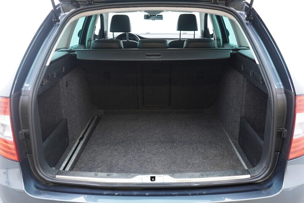 OV190V09523_36.webp_SUPERB Elegance 2.0 TDI 103 kW manuál