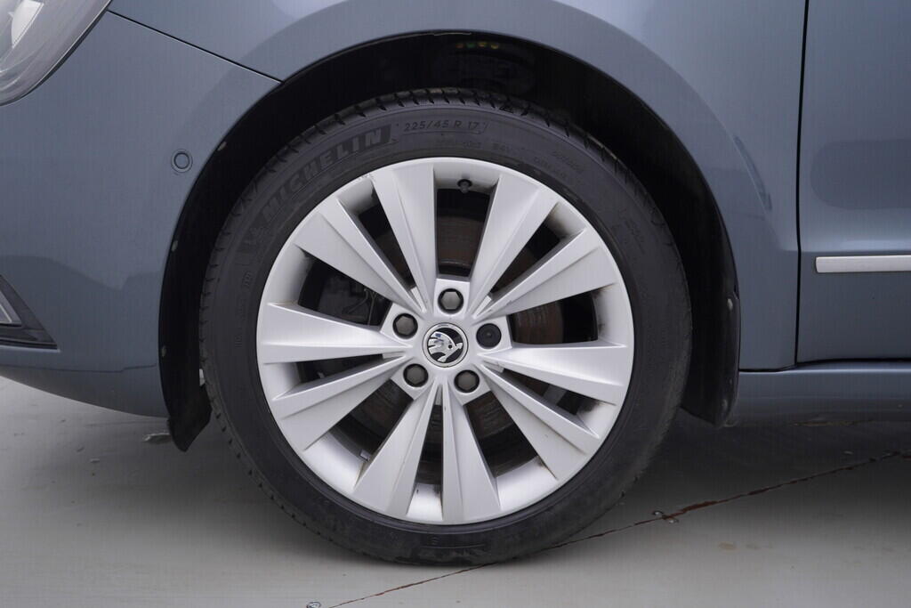 OV190V09523_38.webp_SUPERB Elegance 2.0 TDI 103 kW manuál