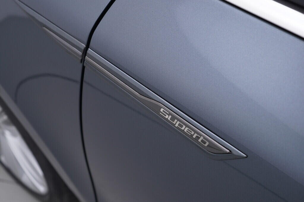 OV190V09523_39.webp_SUPERB Elegance 2.0 TDI 103 kW manuál