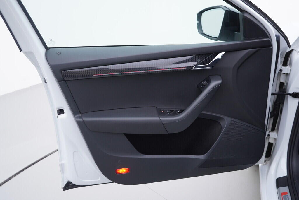 OV190V09526_19.webp_OCTAVIA RS 230 2.0 TSI 169 kW automat