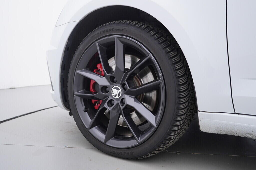 OV190V09526_37.webp_OCTAVIA RS 230 2.0 TSI 169 kW automat