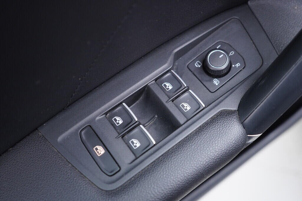 OV190V09527_20.webp_TIGUAN Carat 2.0 TDI 110 kW automat