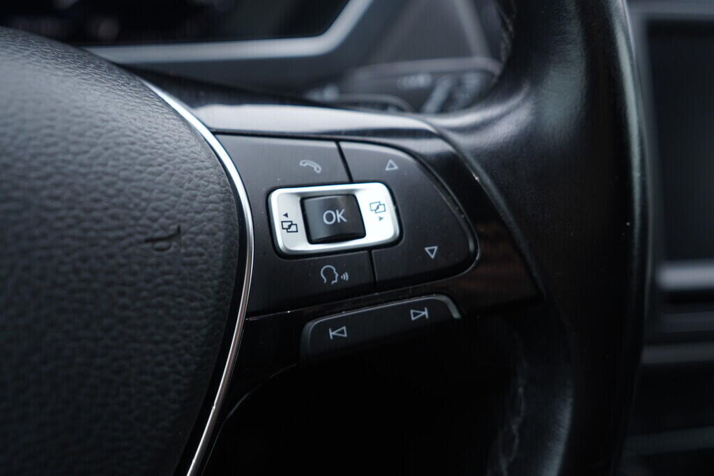 OV190V09527_28.webp_TIGUAN Carat 2.0 TDI 110 kW automat