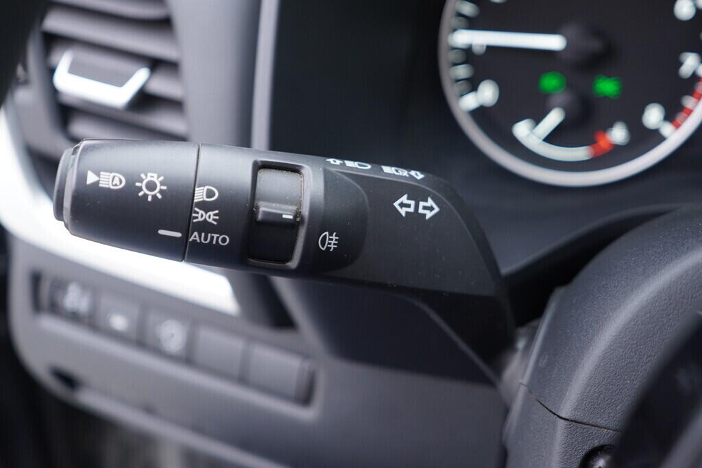 OV190V09528_23.webp_QASHQAI Visia 1.3  103 kW manuál