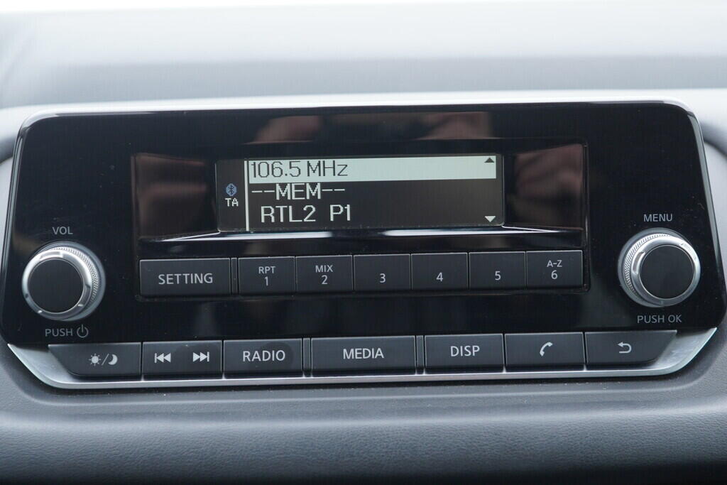 OV190V09528_27.webp_QASHQAI Visia 1.3  103 kW manuál