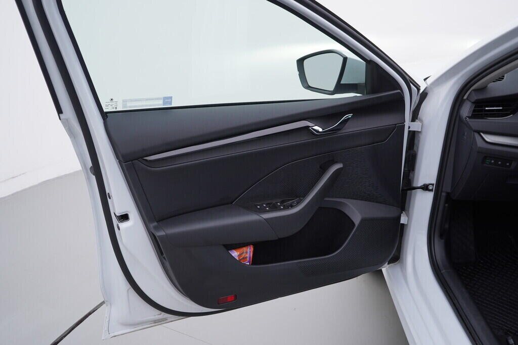 OV190V09537_19.webp_OCTAVIA Ambition 1.0 TSI 81 kW automat, DPH