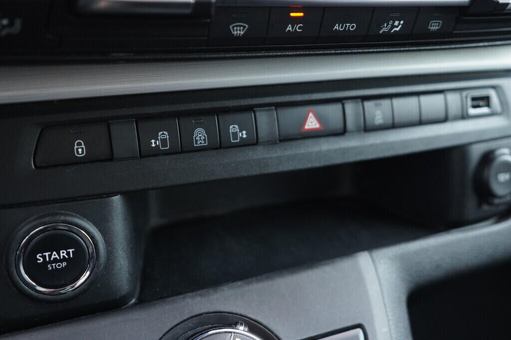 OV190V09541_35.webp_TRAVELLER  2.0 HDI 130 kW automat