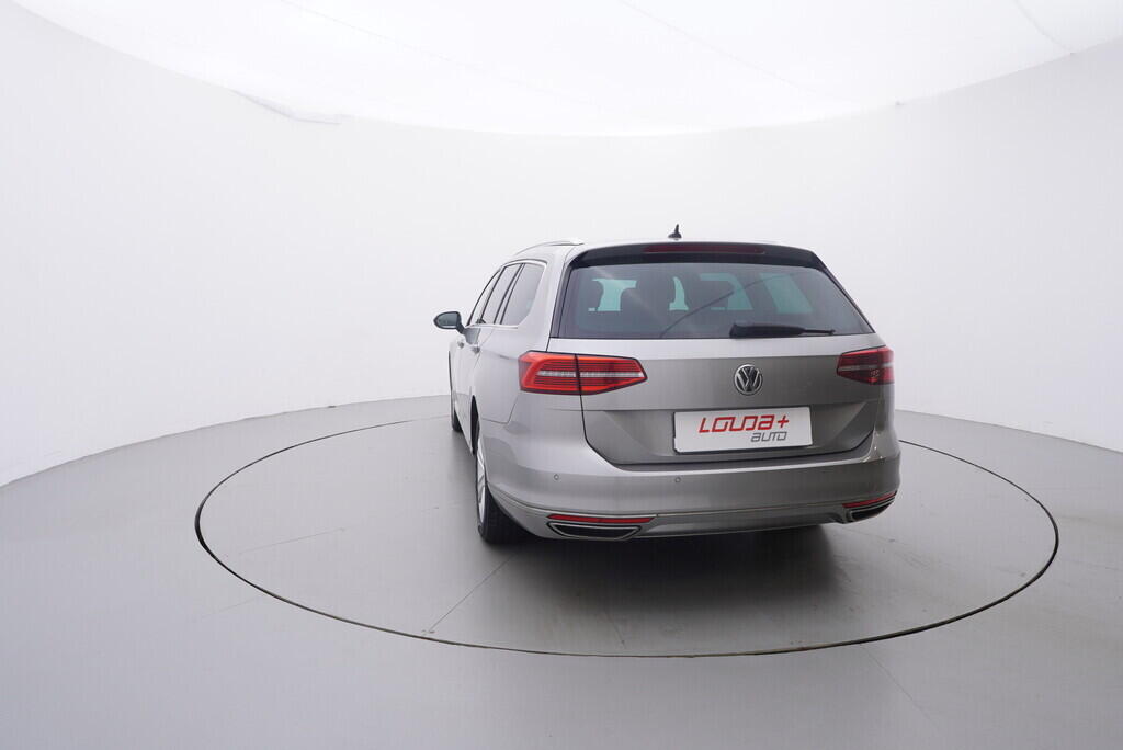 OV190V09543_13.webp_PASSAT Highline 2.0 TDI 176 kW automat, DPH