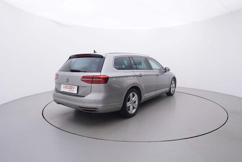 OV190V09543_14.webp_PASSAT Highline 2.0 TDI 176 kW automat, DPH
