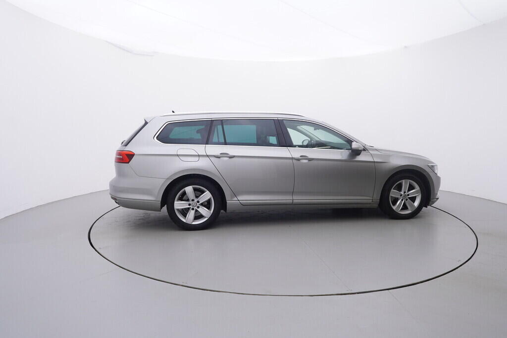 OV190V09543_15.webp_PASSAT Highline 2.0 TDI 176 kW automat, DPH