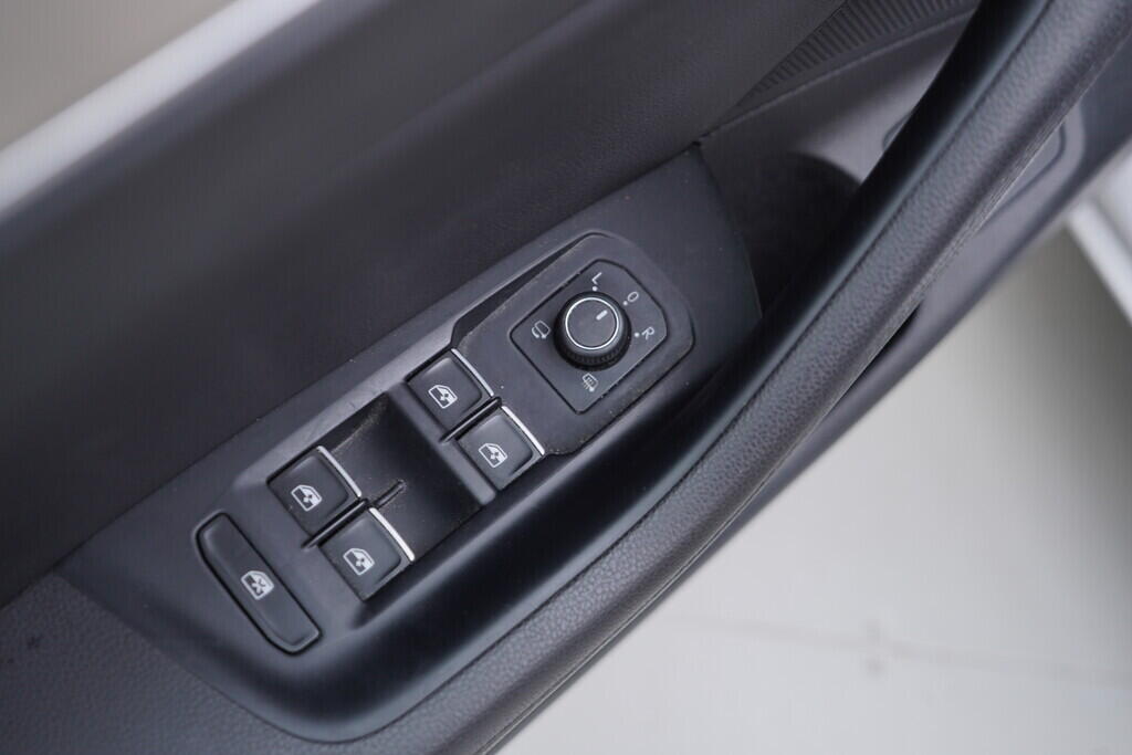 OV190V09543_20.webp_PASSAT Highline 2.0 TDI 176 kW automat, DPH