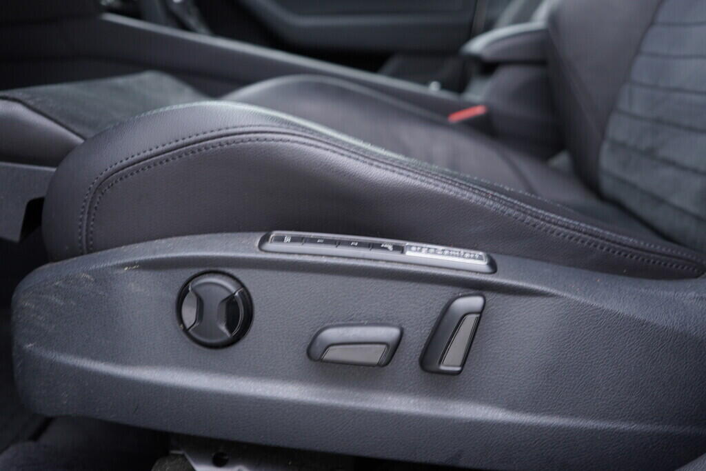 OV190V09543_21.webp_PASSAT Highline 2.0 TDI 176 kW automat, DPH