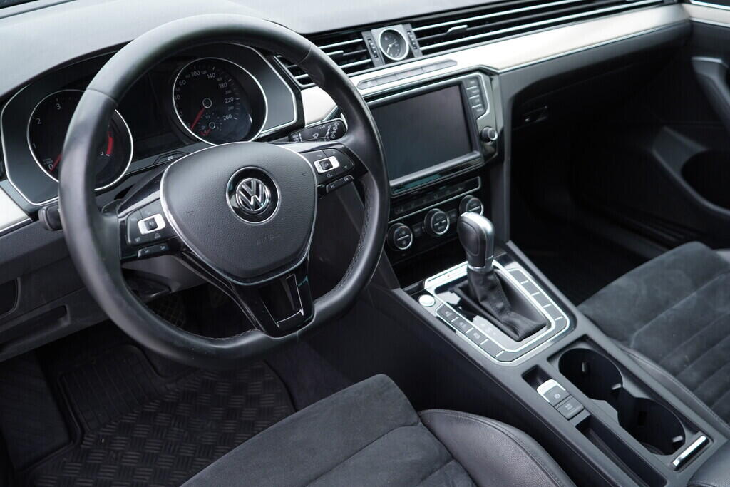 OV190V09543_22.webp_PASSAT Highline 2.0 TDI 176 kW automat, DPH