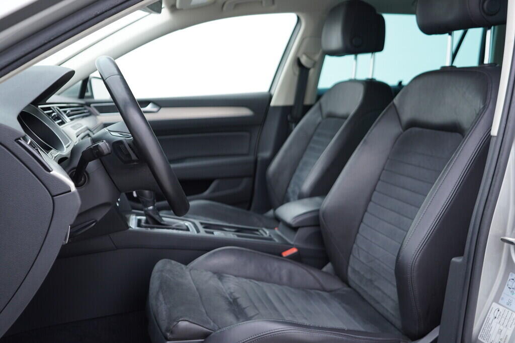 OV190V09543_23.webp_PASSAT Highline 2.0 TDI 176 kW automat, DPH