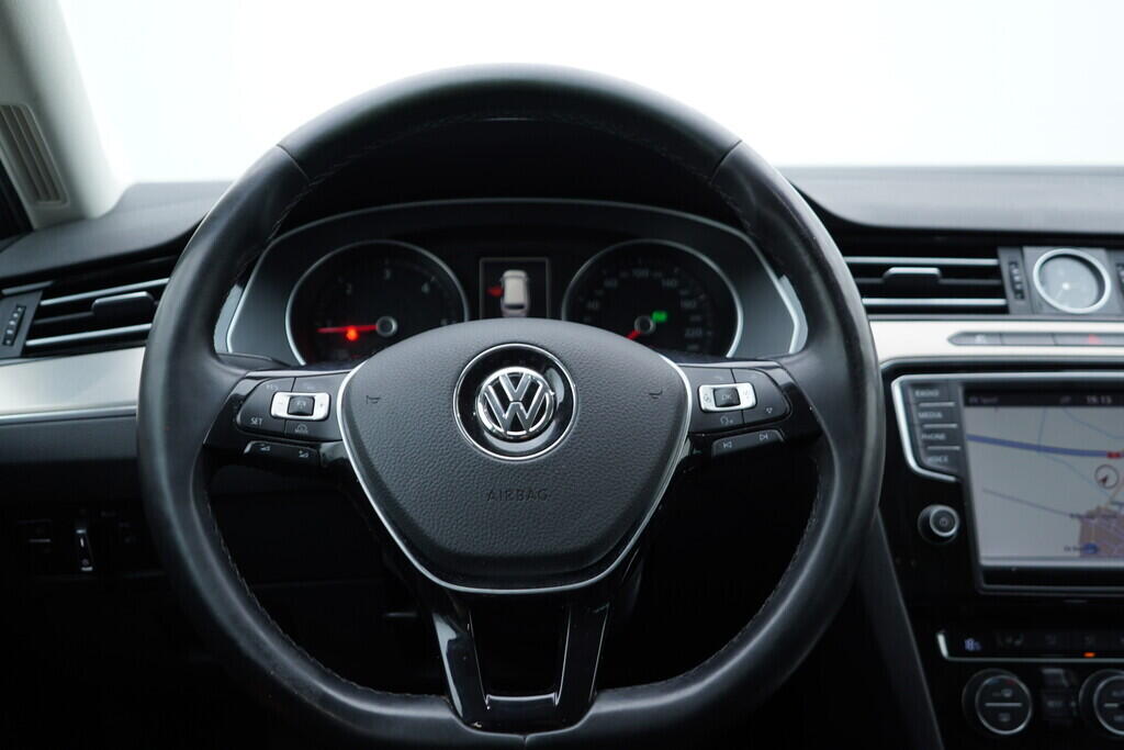 OV190V09543_29.webp_PASSAT Highline 2.0 TDI 176 kW automat, DPH