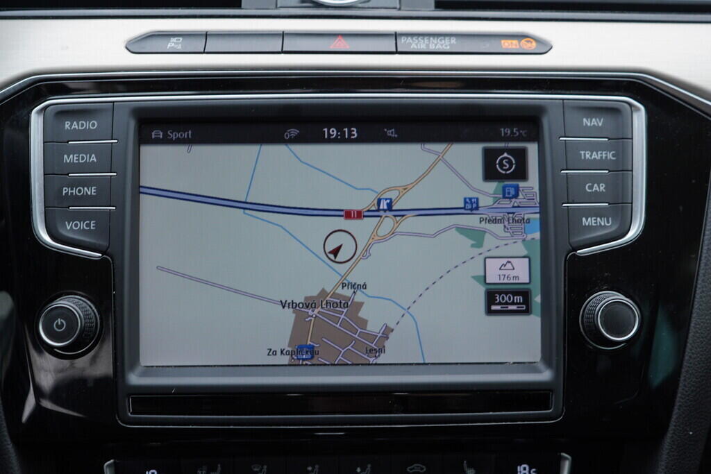 OV190V09543_30.webp_PASSAT Highline 2.0 TDI 176 kW automat, DPH