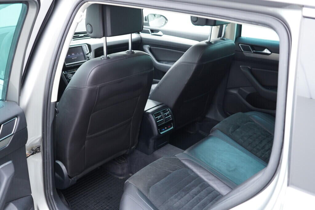 OV190V09543_35.webp_PASSAT Highline 2.0 TDI 176 kW automat, DPH