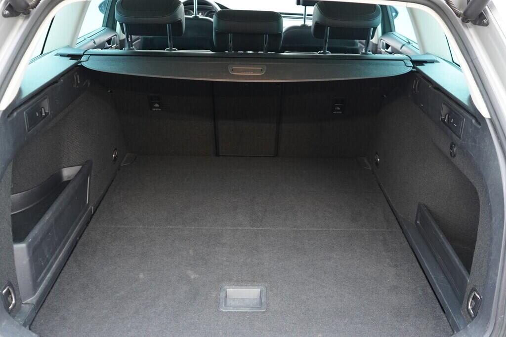 OV190V09543_38.webp_PASSAT Highline 2.0 TDI 176 kW automat, DPH