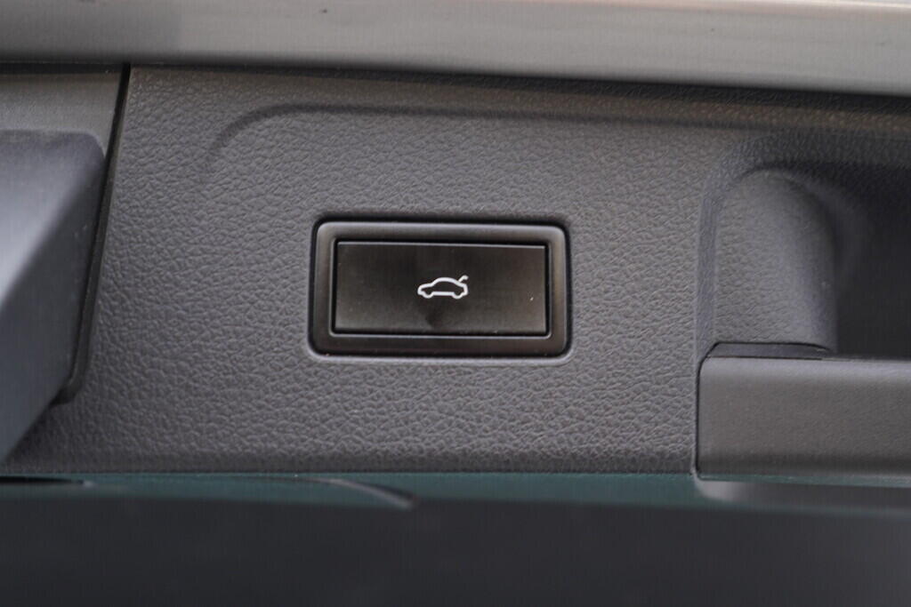 OV190V09543_41.webp_PASSAT Highline 2.0 TDI 176 kW automat, DPH