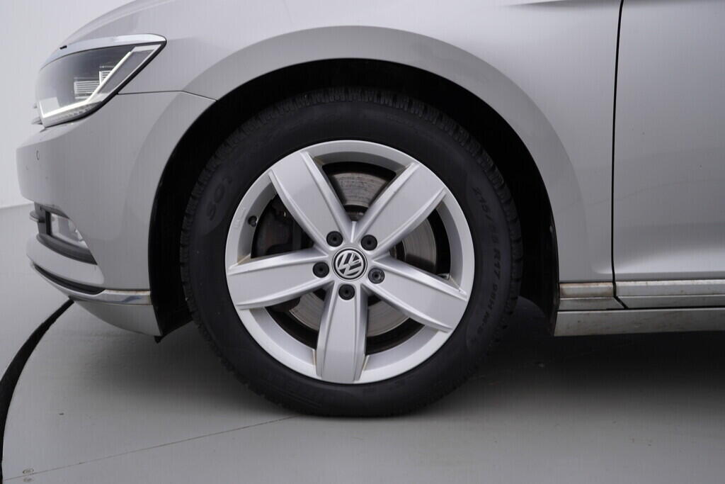 OV190V09543_42.webp_PASSAT Highline 2.0 TDI 176 kW automat, DPH