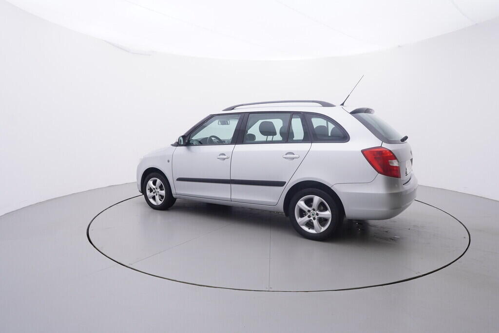 OV190V09553_12.webp_FABIA Elegance 1.6 16V 77 kW manuál