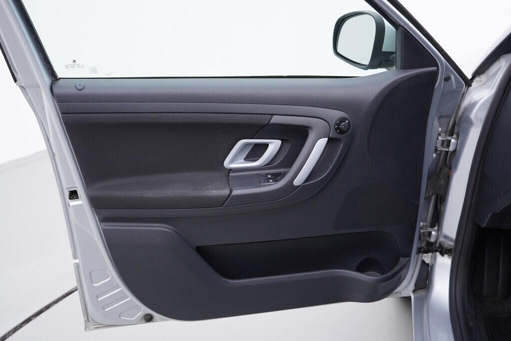 OV190V09553_19.webp_FABIA Elegance 1.6 16V 77 kW manuál