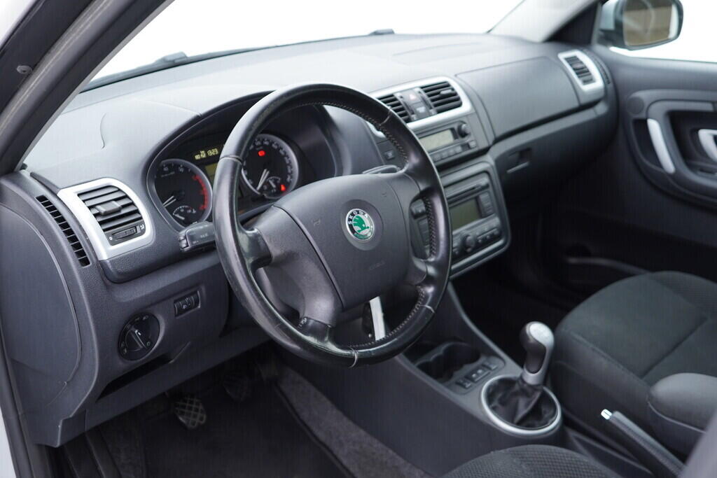 OV190V09553_22.webp_FABIA Elegance 1.6 16V 77 kW manuál