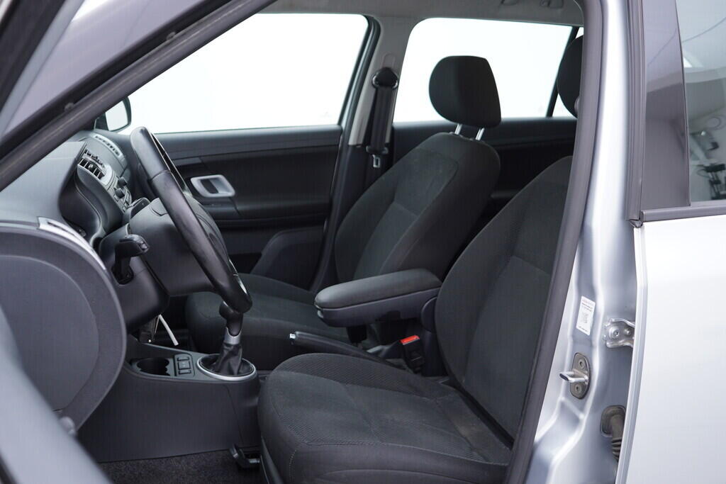 OV190V09553_23.webp_FABIA Elegance 1.6 16V 77 kW manuál