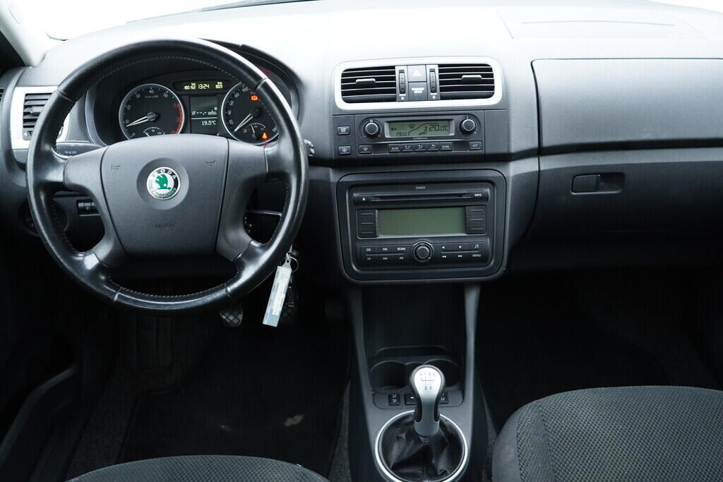 OV190V09553_26.webp_FABIA Elegance 1.6 16V 77 kW manuál