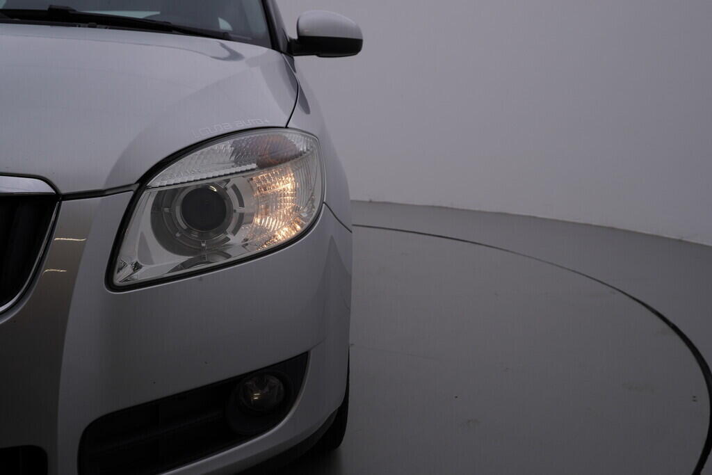 OV190V09553_37.webp_FABIA Elegance 1.6 16V 77 kW manuál