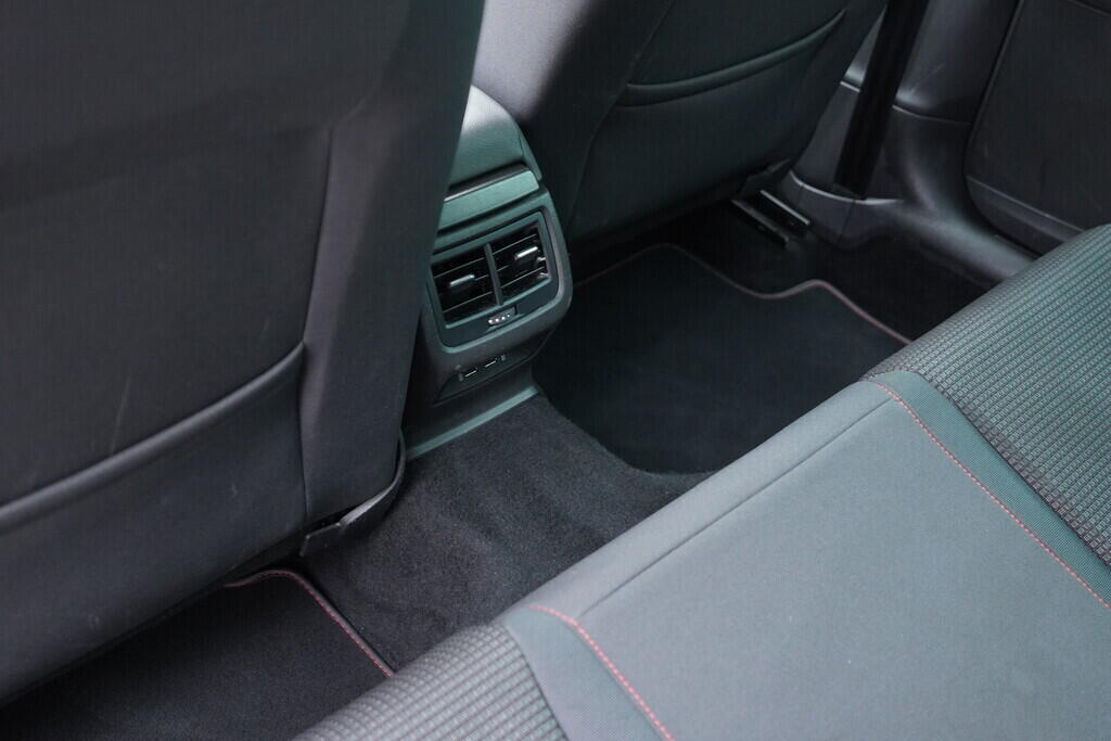 OV190V09556_41.webp_LEON ST  1.8 TSI 132 kW manuál