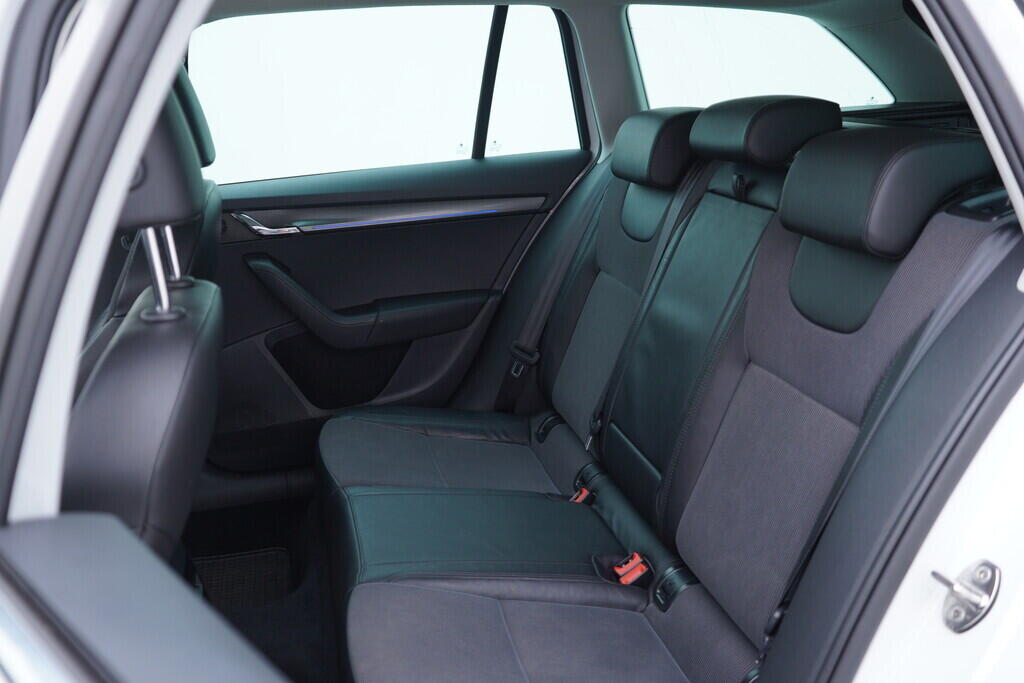 OV190V09558_42.webp_OCTAVIA Style Plus 2.0 TDI 110 kW automat