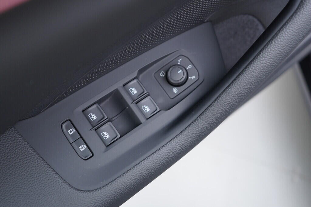 OV190V09567_20.webp_SUPERB L&K 2.0 TDI 142 kW automat, DPH